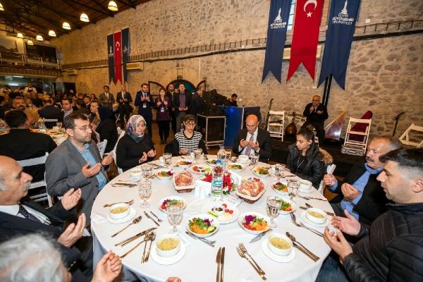 Başkan Soyer: Şehit yakınları ve gazilere sahip çıkacağız