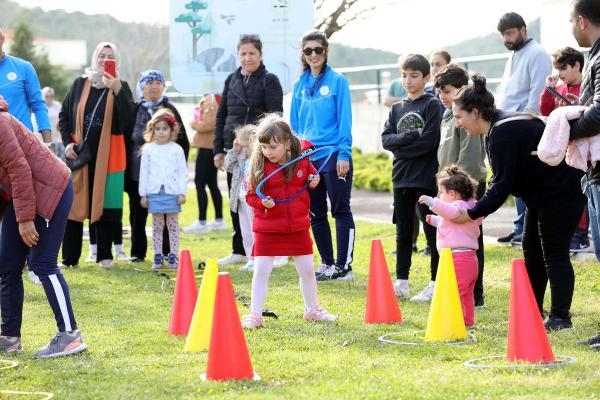 Bayraklı'da 23 Nisan Çocuk Bayramı şenlikleri erken başladı