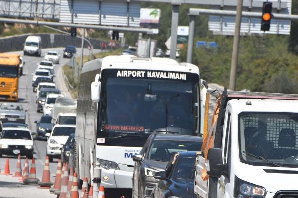 Bodrum'a arife günü 15 bin araç giriş yaptı