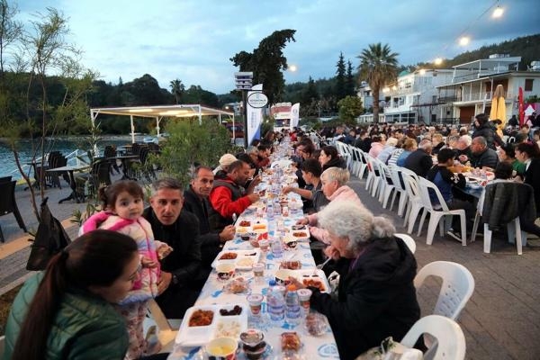 Bodrum'da iftar sofrası bu defa Güvercinlik'te kuruldu