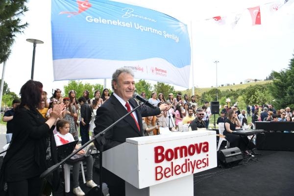 Bornova'da şölen gibi 23 Nisa! Gökyüzü uçurtmalarla renklendi