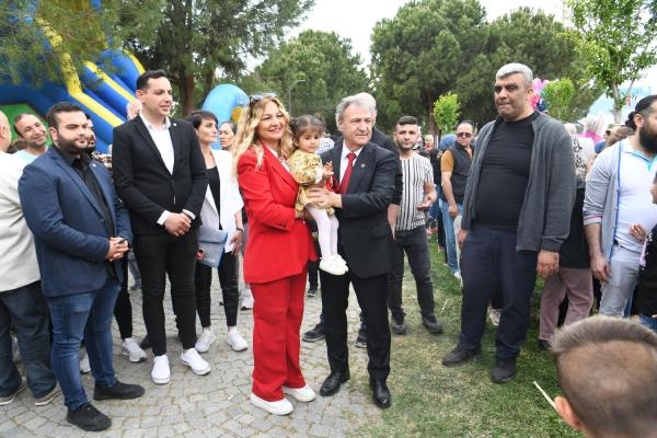 Bornova'da şölen gibi 23 Nisa! Gökyüzü uçurtmalarla renklendi