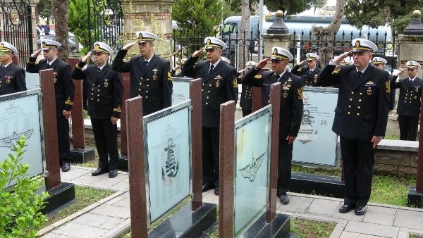 Çanakkale'de Dumlupınar Denizaltısı şehitleri anıldı
