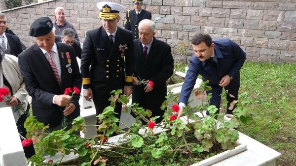 Çanakkale'de Dumlupınar Denizaltısı şehitleri anıldı