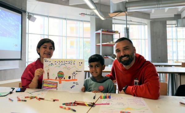 Depremzede 50 çocuk, hayallerini tasarladı