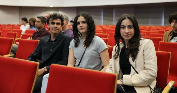 Ekonomi Üniversitesi, gençler için yurt dışı 'yaz okulu' açacak
