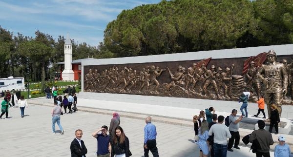 Gelibolu'daki Şehitler Abidesi'ne Ramazan Bayramı'nda yoğun ilgi