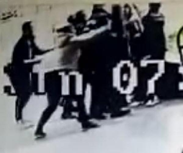 Hastanede iki kadın, iki erkek böyle saldırdı