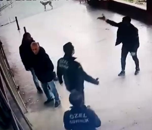 Hastanede iki kadın, iki erkek böyle saldırdı