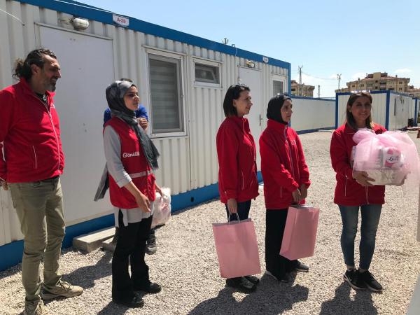 İslahiye konteyner kentinin ilk bebeği 'Ayşegül'