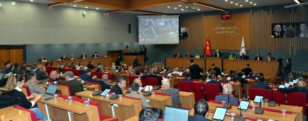 İzmir'de, sokak köpekleri hayat kurtaracak