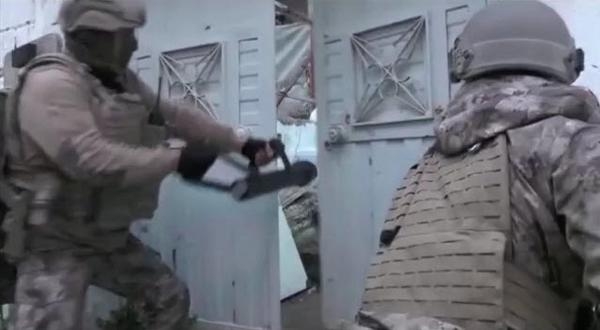 Kapılar 'koçbaşıyla' kırıldı; 31 gözaltı