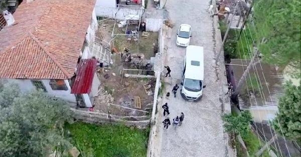 Kapılar 'koçbaşıyla' kırıldı; 31 gözaltı