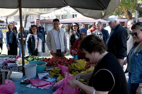 Kuşadası Belediye Başkanı Günel, sokaklarda halkın derdini dinliyor