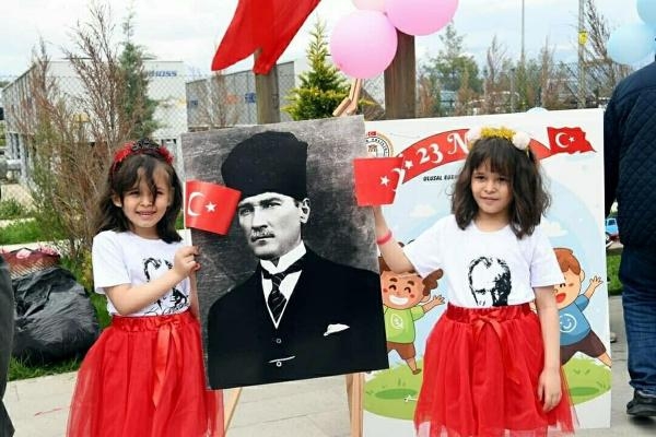 Muğla'da depremzede çocuklar şenlikte eğlendi