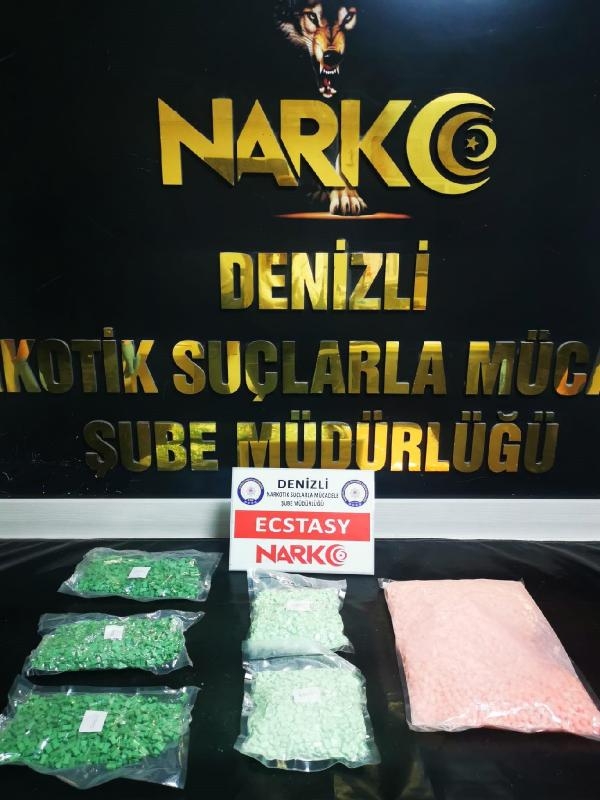 Paralara emdirilmiş bonzai ele geçirildi