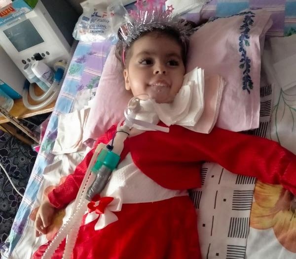 Salihli'de SMA hastası 3 yaşındaki için yardım kampanyası