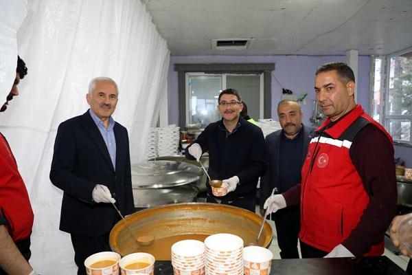 Şehzadeler Belediyesi, iftar sofrasında şehit aileleri ve gazileri ağırladı