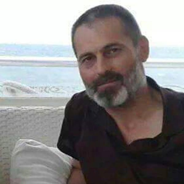 Sokak ortasında başından vuruldu