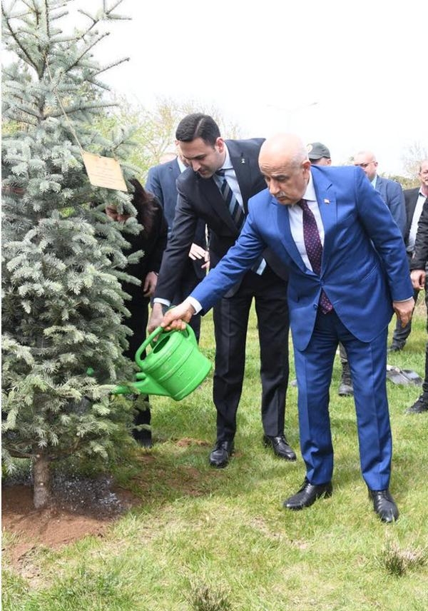 Tarım Bakanı Kirişci: Yanan orman alanlarını mutlaka ağaçlandırıyoruz
