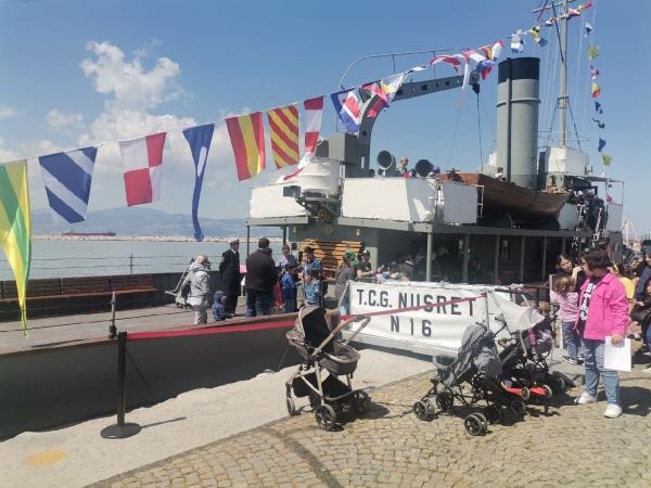 TCG Nusret müze gemisi Bandırma Limanı'nda ziyarete açıldı