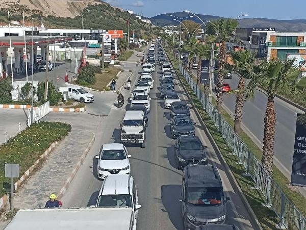 Turistik yerlerde bayram kuyrukları oluştu