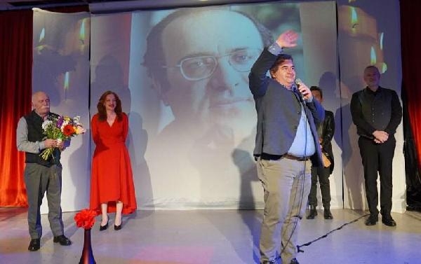 'Unutma Bizi' adlı tiyatro oyunu Çeşme'de sahnelendi