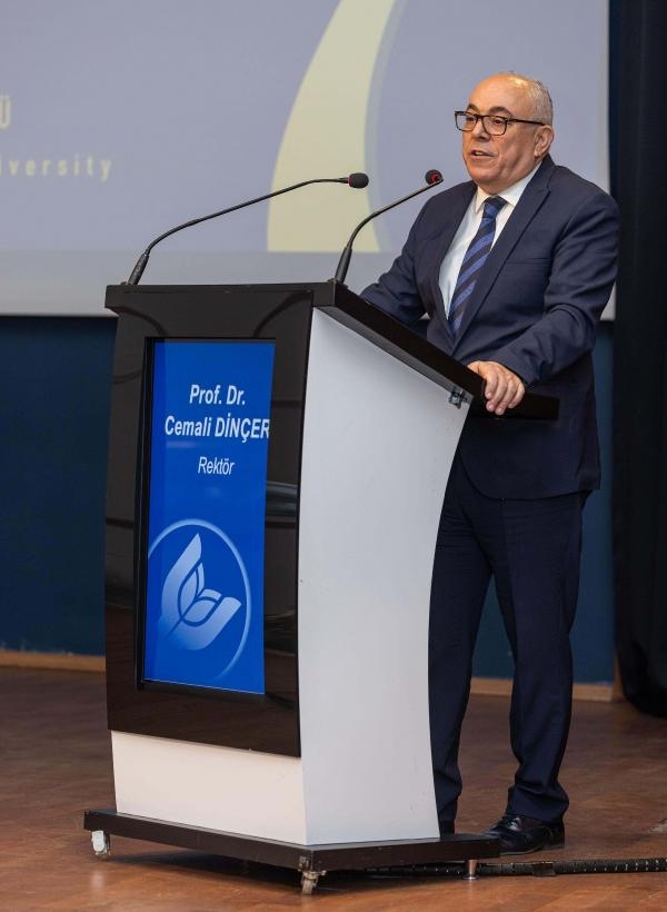 Yaşar Üniversitesi 22 yaş gururu