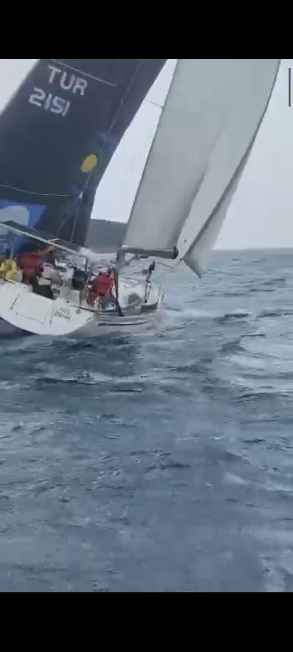 Yelken yarışmasında feci kaza! Bir tekne battı