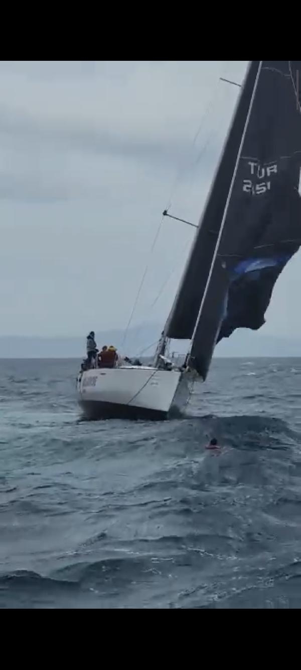 Yelken yarışmasında feci kaza! Bir tekne battı