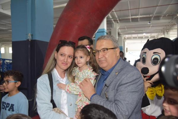 Yunusemre'de çocuklar 23 Nisan'ı doyasıya eğlenerek kutladı