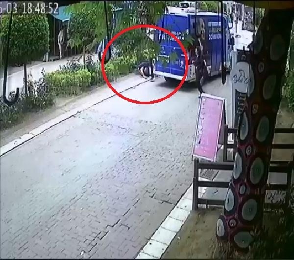 AK Parti seçim aracına ve şoföre saldırı