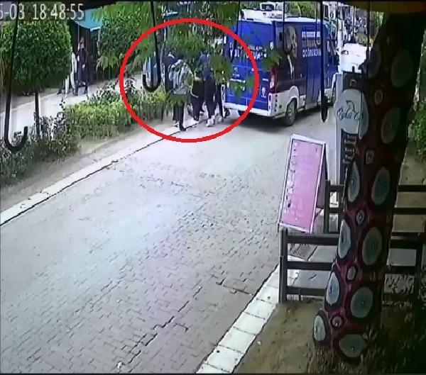 AK Parti seçim aracına ve şoföre saldırı