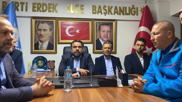 AK Parti seçim aracına ve şoföre saldırı