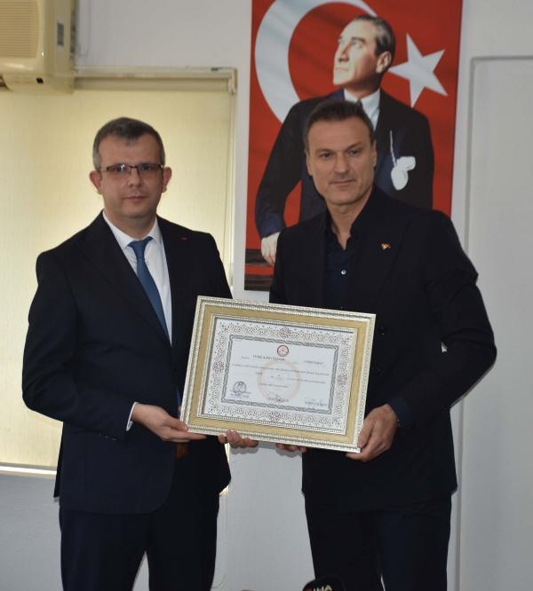 AK Partili İzmir milletvekilleri mazbatalarını aldı