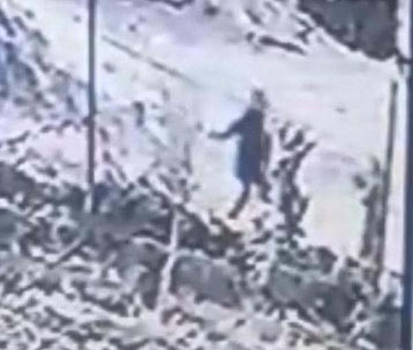 Bağda kadın cinayeti! Komşu gözaltına alındı