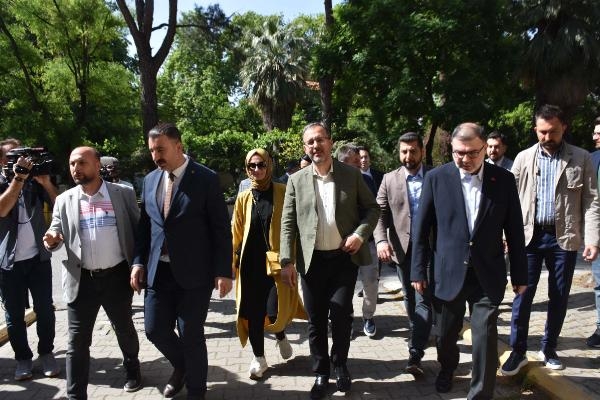 Bakan Kasapoğlu, İzmir'de oyunu kullandı