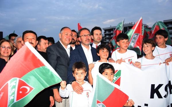 Bakan Kasapoğlu'ndan Karşıyaka'ya tesis müjdesi