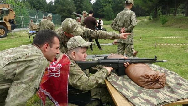 Balıkesir'de 28 engellinin günlük askerlik sevinci