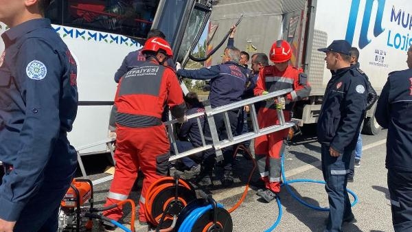 Belediye minibüsünde can pazarı: 34 yaralı