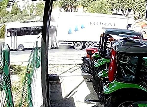 Belediye minibüsünde can pazarı: 34 yaralı