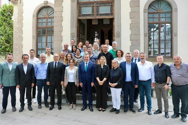 Bergama'nın 5 yıllık alan yönetim planı pasta kesilerek imzalandı