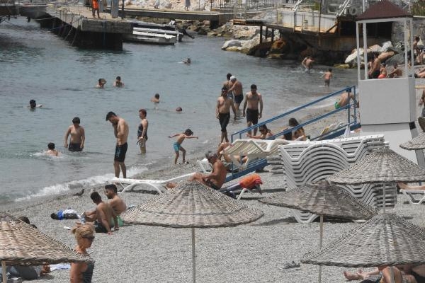 Bodrum'da oyunu kullanan sahile akın etti