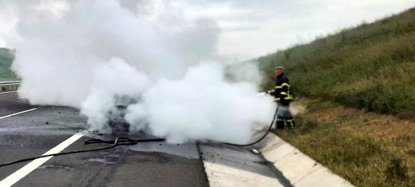 Çanakkale'de seyir halindeki otomobil yandı