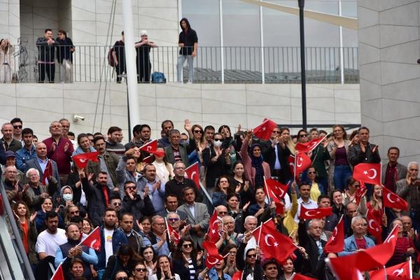 CHP'li Özel: Davulla zurna ile tüm Suriyelileri memleketine göndereceğiz