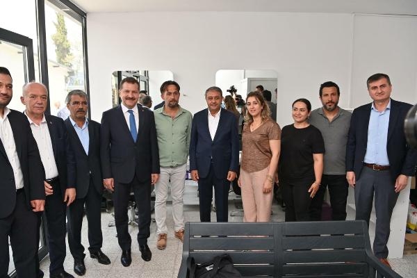 Depremin vurduğu Adıyaman'da inşa edilen Balıkesir Çarşısı hizmete açıldı