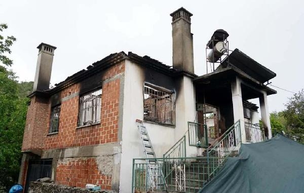 Facia! Anne ve oğlu öldü, kızı yaralı