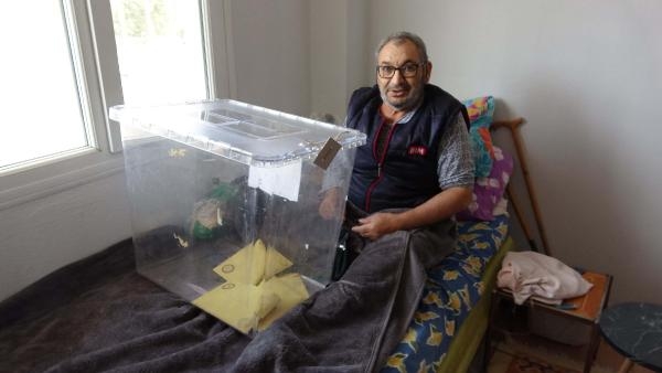 Hastalar için evlere sandık götürüldü!
