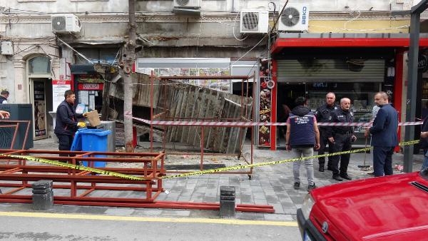 İşte o anlar! İş yerinin sundurması çöktü: 2 yaralı