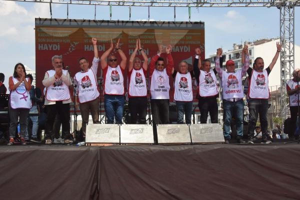 İzmir'de 1 Mayıs: Emekten yanayız!